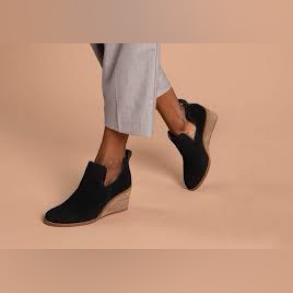 Toms Kallie black suede wedge boots cutout ankle boots women’s size 7.5 trendy - Picture 1 of 9